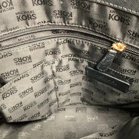 Michael Kors Jet Set Item Multifunctional Black Pocket Tote with Gold Hardware - Picture 11 of 12
